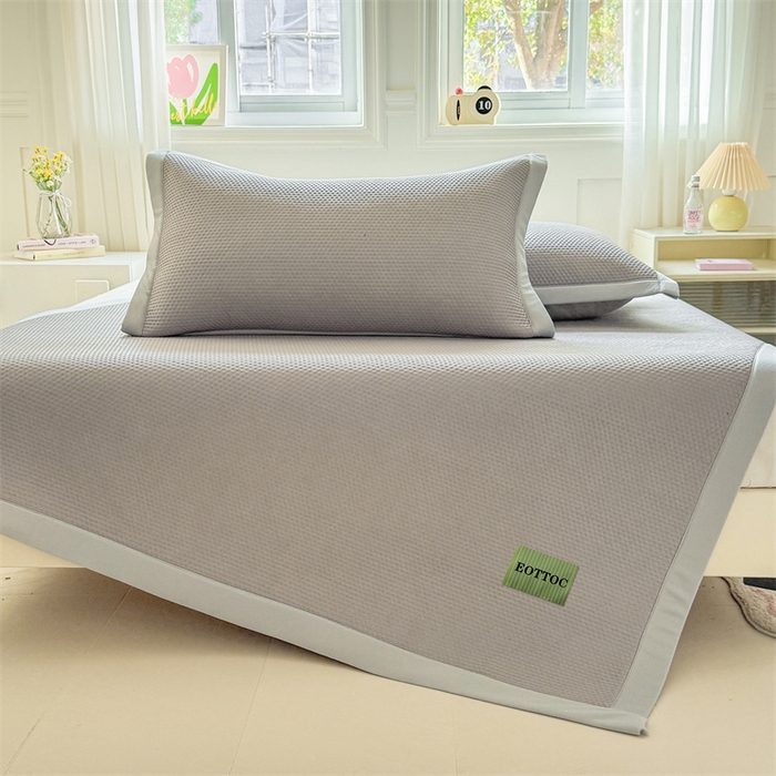 91家纺网 家纺一手货源 找家纺 雯豆家纺 2026春夏新款凉感丝豆豆凉席席子三件套冰丝软席三明治款平铺席子 凉感丝豆豆席-冰川灰