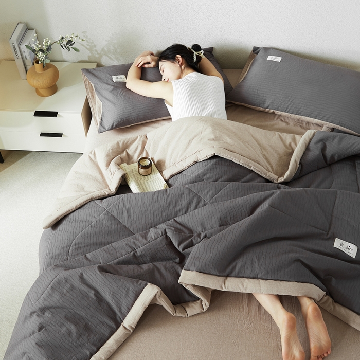 91家纺网 家纺一手货源 找家纺 恋人优选 2026新款波纹纱全棉提花夏被空调被 山屿灰
