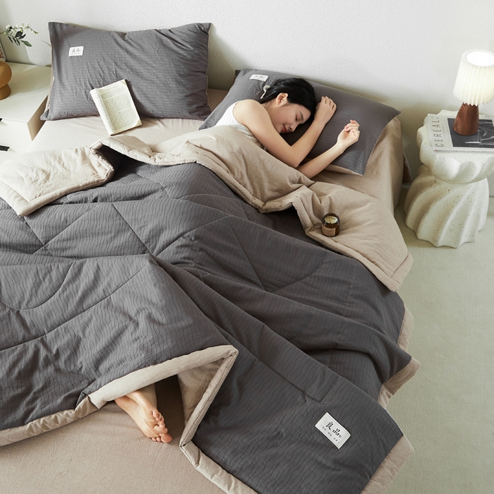 91家纺网 家纺一手货源 找家纺 恋人优选 2026新款波纹纱全棉提花夏被空调被 山屿灰
