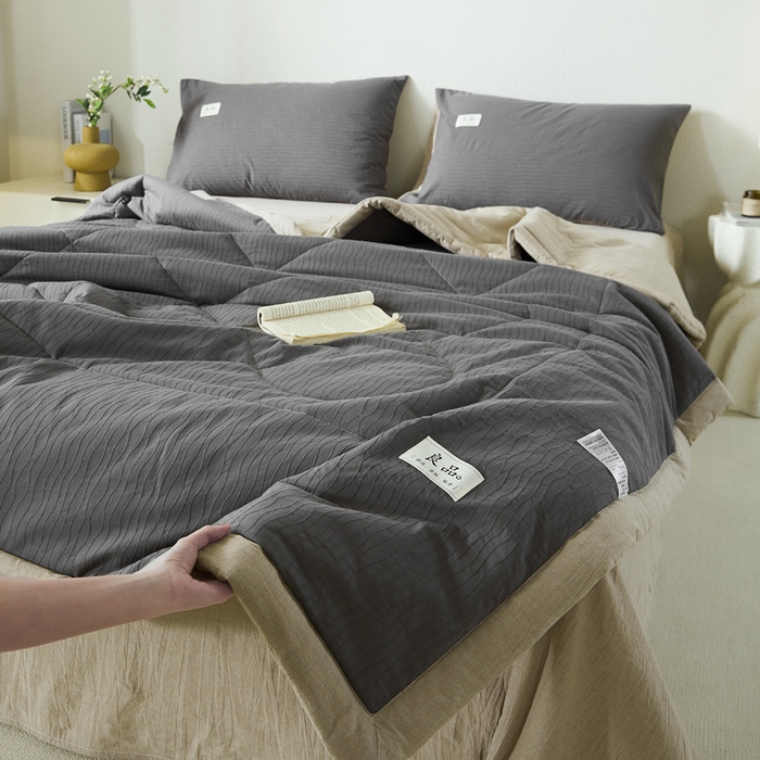 91家纺网 家纺一手货源 找家纺 恋人优选 2026新款波纹纱全棉提花夏被空调被 山屿灰