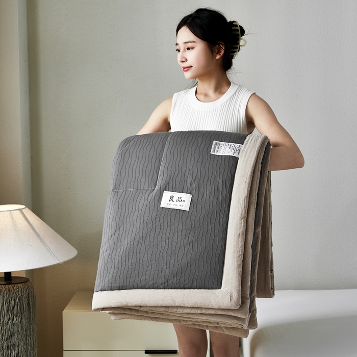 91家纺网 家纺一手货源 找家纺 恋人优选 2026新款波纹纱全棉提花夏被空调被 山屿灰