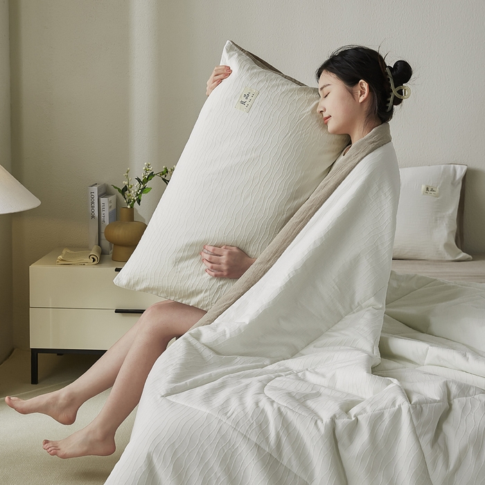 91家纺网 家纺一手货源 找家纺 恋人优选 2026新款波纹纱全棉提花夏被空调被 云雨白