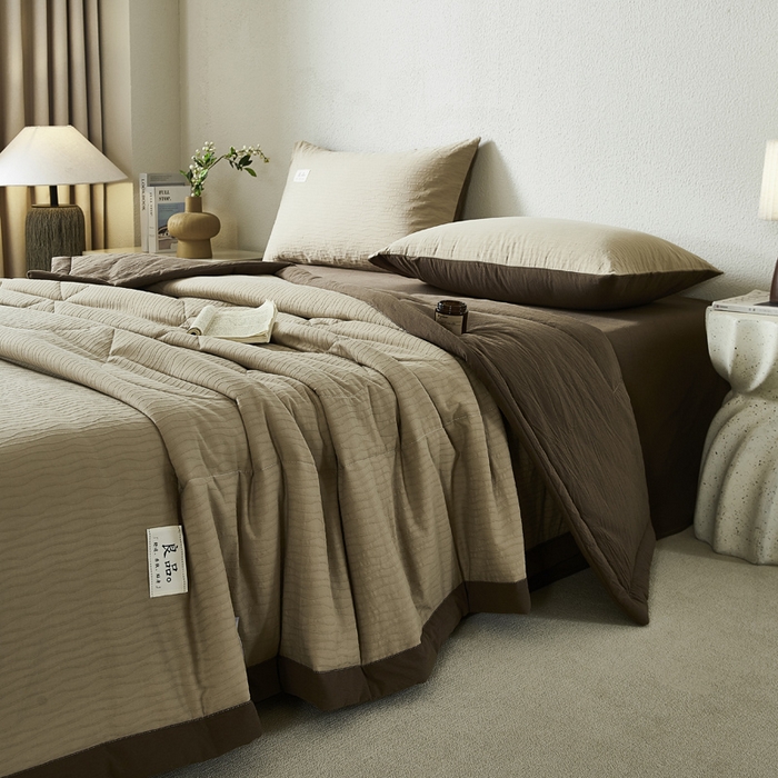 91家纺网 家纺一手货源 找家纺 恋人优选 2026新款波纹纱全棉提花夏被空调被 星柔棕