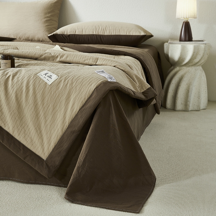 91家纺网 家纺一手货源 找家纺 恋人优选 2026新款波纹纱全棉提花夏被空调被 星柔棕