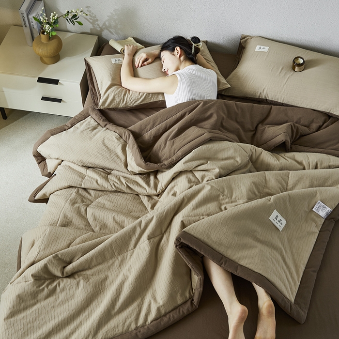 91家纺网 家纺一手货源 找家纺 恋人优选 2026新款波纹纱全棉提花夏被空调被 星柔棕