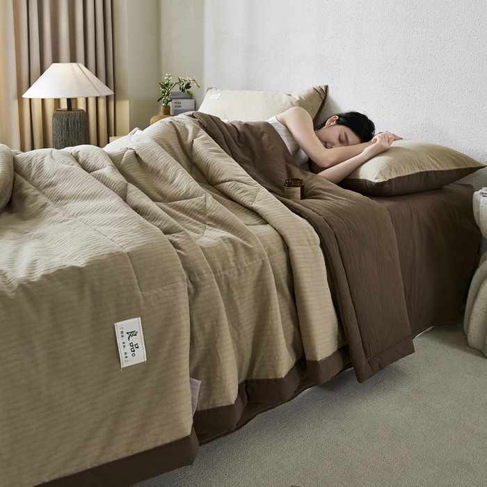 91家纺网 家纺一手货源 找家纺 恋人优选 2026新款波纹纱全棉提花夏被空调被 星柔棕