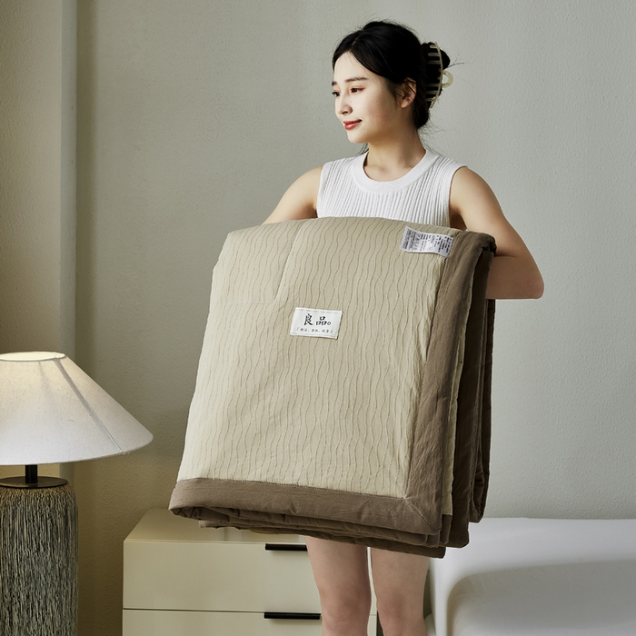 91家纺网 家纺一手货源 找家纺 恋人优选 2026新款波纹纱全棉提花夏被空调被 星柔棕