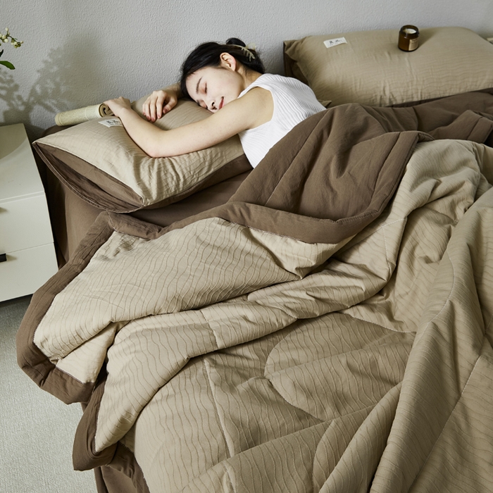 91家纺网 家纺一手货源 找家纺 恋人优选 2026新款波纹纱全棉提花夏被空调被 星柔棕