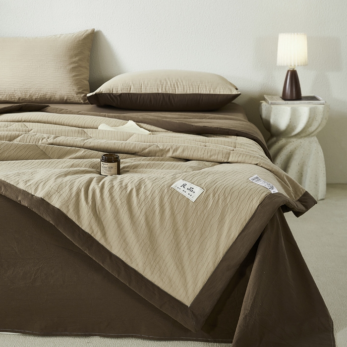 91家纺网 家纺一手货源 找家纺 恋人优选 2026新款波纹纱全棉提花夏被空调被 星柔棕