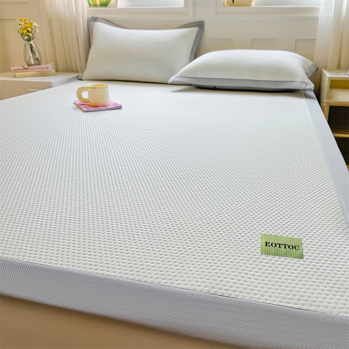 91家纺网 家纺一手货源 找家纺 雯豆家纺 2026春夏新款凉感丝豆豆凉席席子三件套冰丝软席三明治款平铺席子 凉感丝豆豆席-薄雾灰