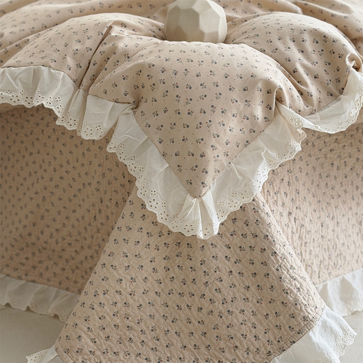 91家纺网 家纺一手货源 找家纺 佰织鑫家居 2026新款全棉法式砂洗棉花床盖款被套四件套 美拉德