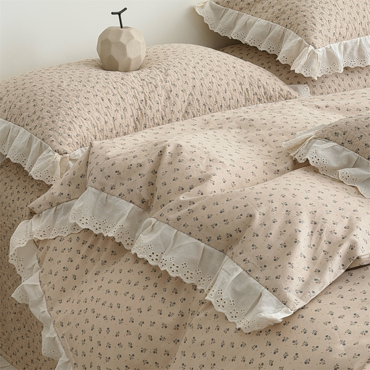 91家纺网 家纺一手货源 找家纺 佰织鑫家居 2026新款全棉法式砂洗棉花床盖款被套四件套 美拉德