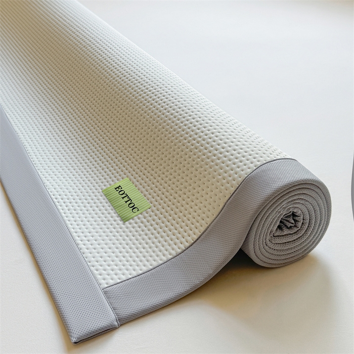 91家纺网 家纺一手货源 找家纺 雯豆家纺 2026春夏新款凉感丝豆豆凉席席子三件套冰丝软席三明治款平铺席子 凉感丝豆豆席-薄雾灰