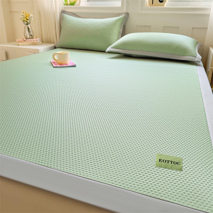 91家纺网 家纺一手货源 找家纺 雯豆家纺 2026春夏新款凉感丝豆豆凉席席子三件套冰丝软席三明治款平铺席子 凉感丝豆豆席-春辰绿