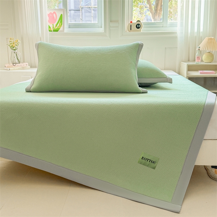 91家纺网 家纺一手货源 找家纺 雯豆家纺 2026春夏新款凉感丝豆豆凉席席子三件套冰丝软席三明治款平铺席子 凉感丝豆豆席-春辰绿