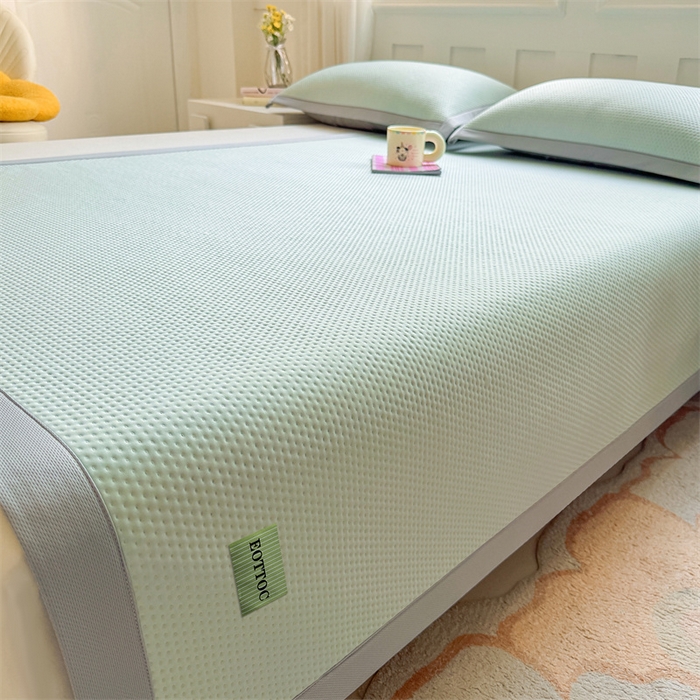 91家纺网 家纺一手货源 找家纺 雯豆家纺 2026春夏新款凉感丝豆豆凉席席子三件套冰丝软席三明治款平铺席子 凉感丝豆豆席-海港蓝