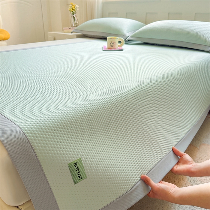 91家纺网 家纺一手货源 找家纺 雯豆家纺 2026春夏新款凉感丝豆豆凉席席子三件套冰丝软席三明治款平铺席子 凉感丝豆豆席-海港蓝