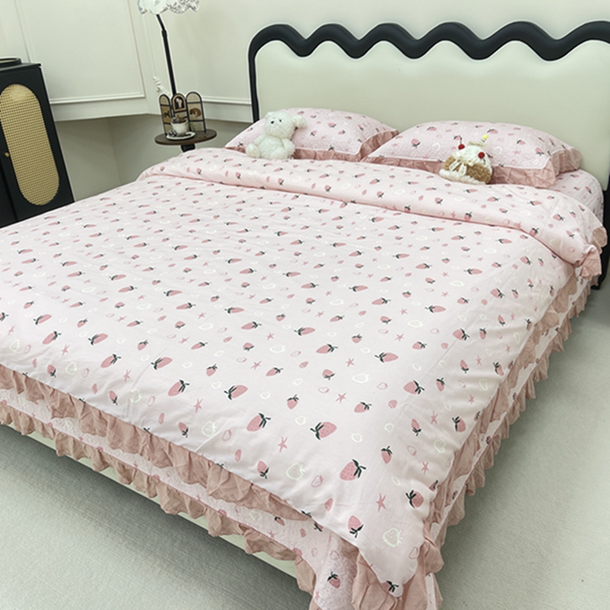 91家纺网 家纺一手货源 找家纺 禧瑞谷 2026新款法式纯棉床盖韩版花边床盖三件套四件套 粉底草莓