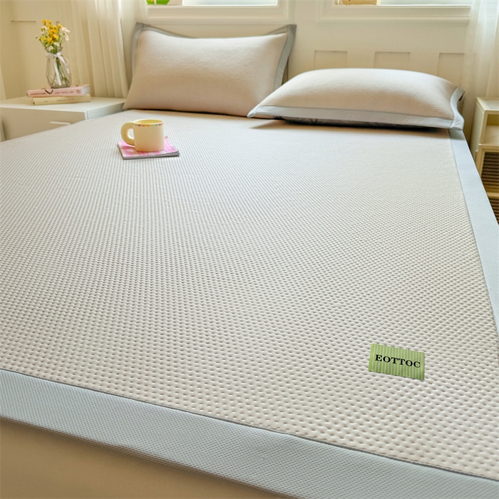 91家纺网 家纺一手货源 找家纺 雯豆家纺 2026春夏新款凉感丝豆豆凉席席子三件套冰丝软席三明治款平铺席子 凉感丝豆豆席-莫奈咖