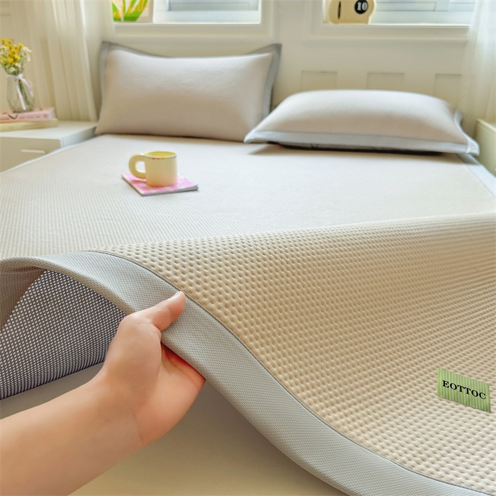 91家纺网 家纺一手货源 找家纺 雯豆家纺 2026春夏新款凉感丝豆豆凉席席子三件套冰丝软席三明治款平铺席子 凉感丝豆豆席-莫奈咖