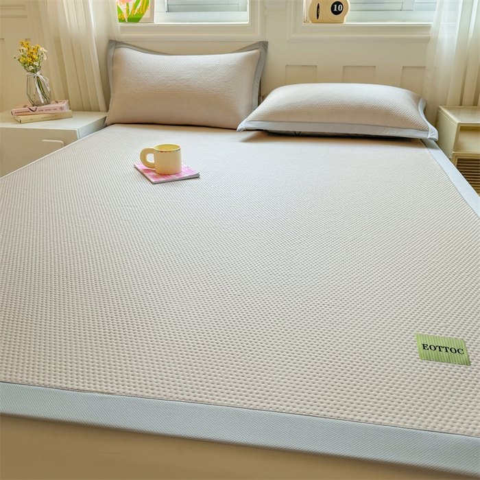 91家纺网 家纺一手货源 找家纺 雯豆家纺 2026春夏新款凉感丝豆豆凉席席子三件套冰丝软席三明治款平铺席子 凉感丝豆豆席-莫奈咖