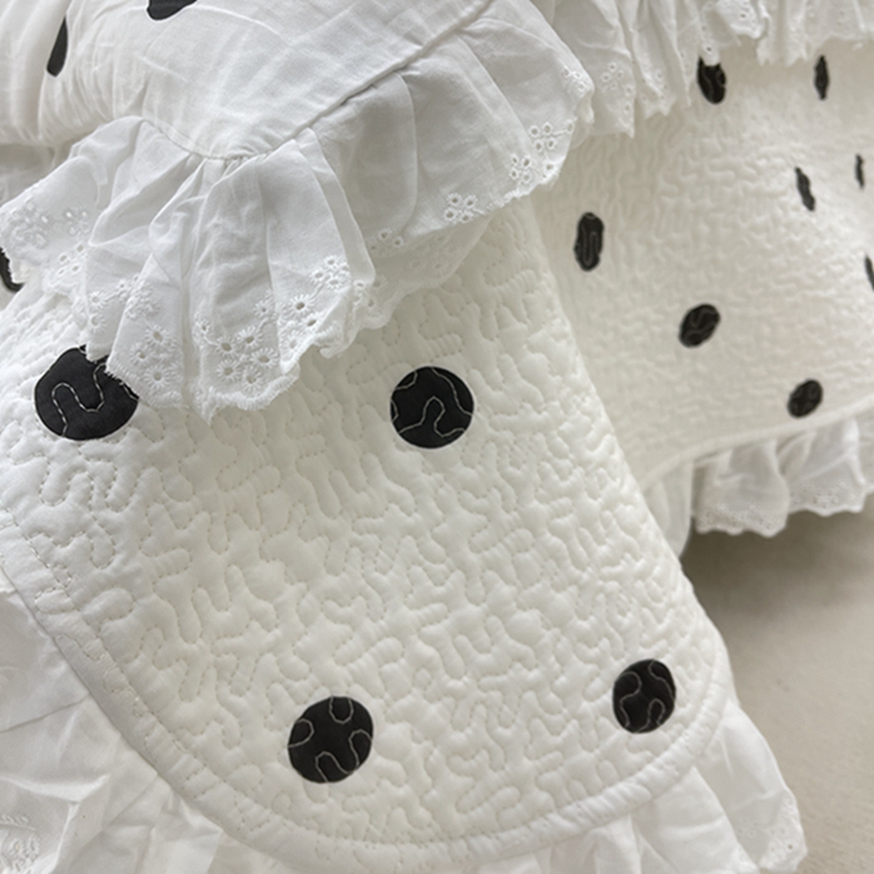 91家纺网 家纺一手货源 找家纺 禧瑞谷 2026新款法式纯棉床盖韩版花边床盖三件套四件套 白底波点