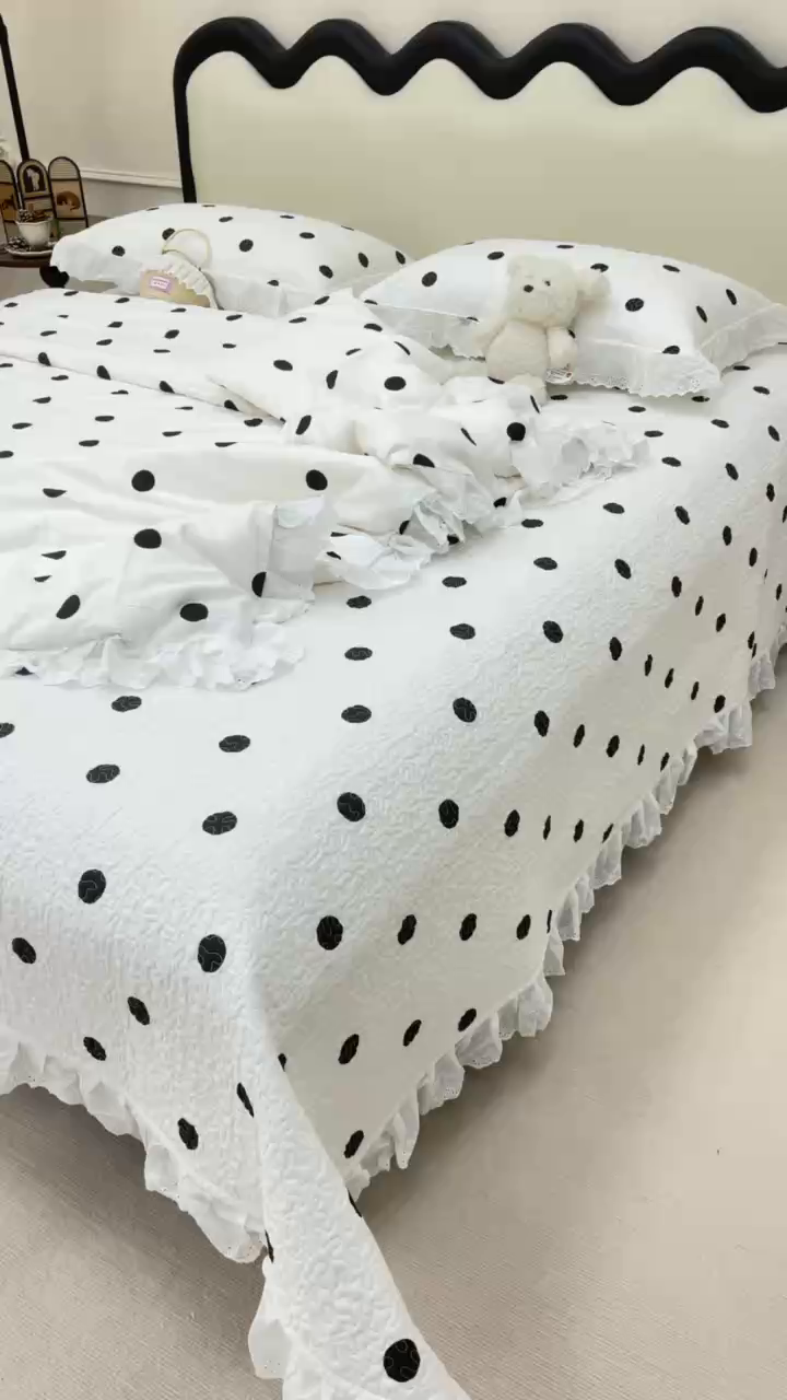 91家纺网 家纺一手货源 找家纺 禧瑞谷 2026新款法式纯棉床盖韩版花边床盖三件套四件套 白底波点