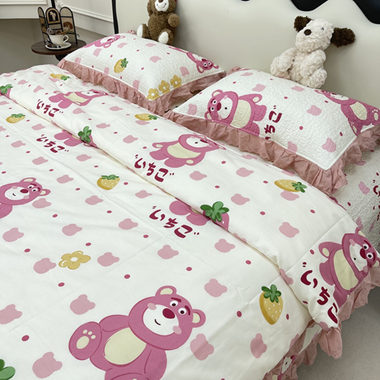 91家纺网 家纺一手货源 找家纺 禧瑞谷 2026新款法式纯棉床盖韩版花边床盖三件套四件套 草莓熊