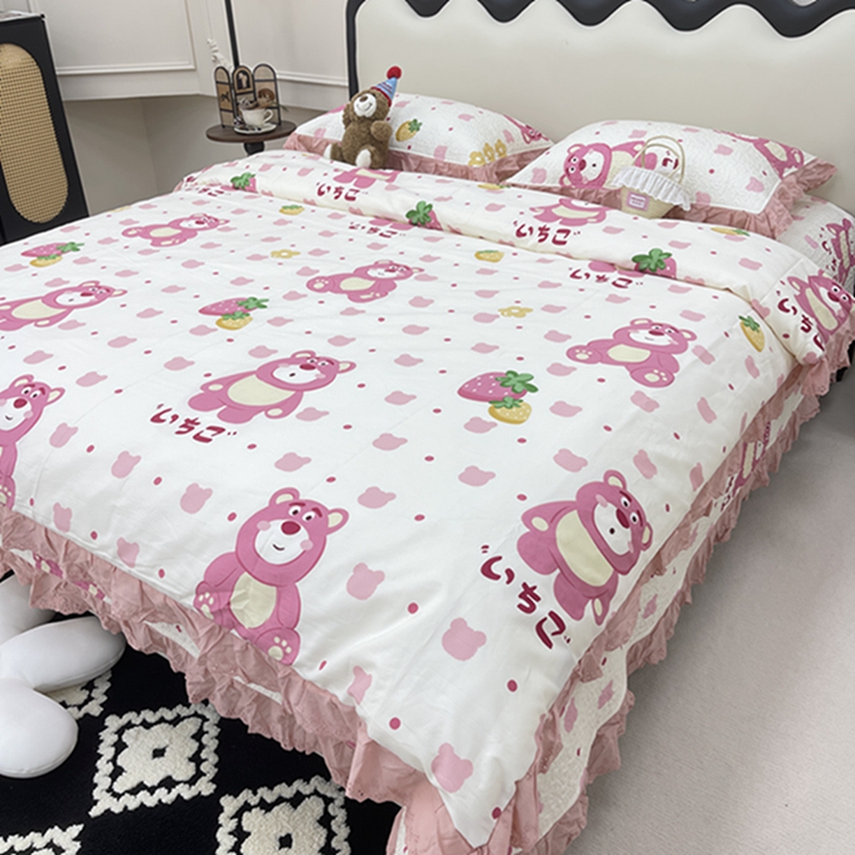 91家纺网 家纺一手货源 找家纺 禧瑞谷 2026新款法式纯棉床盖韩版花边床盖三件套四件套 草莓熊