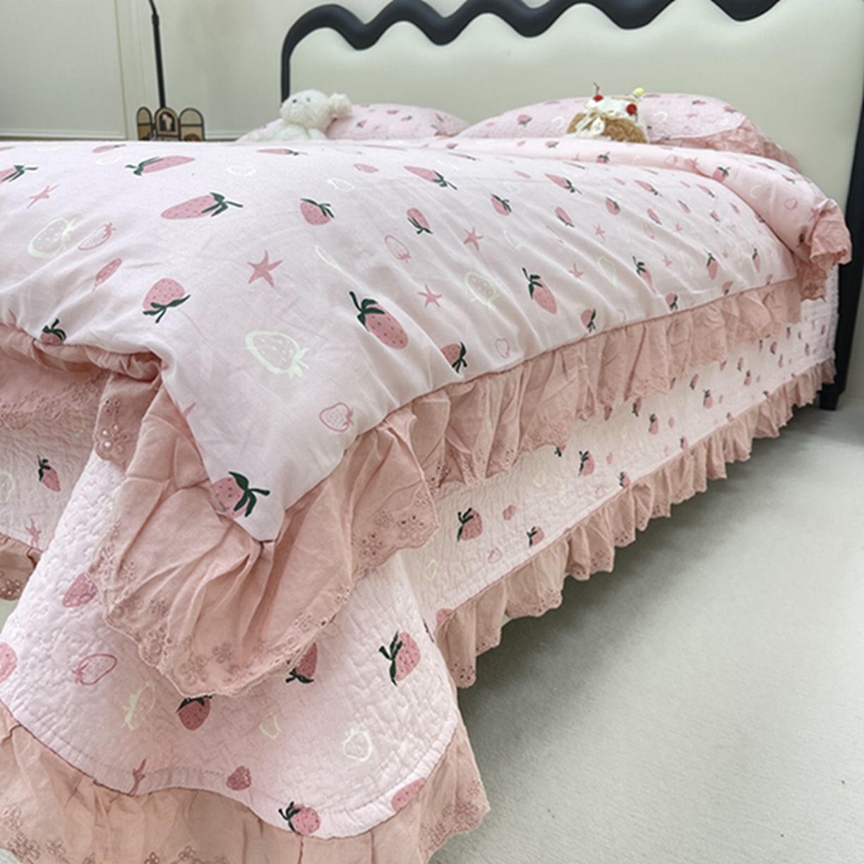 91家纺网 家纺一手货源 找家纺 禧瑞谷 2026新款法式纯棉床盖韩版花边床盖三件套四件套 粉底草莓