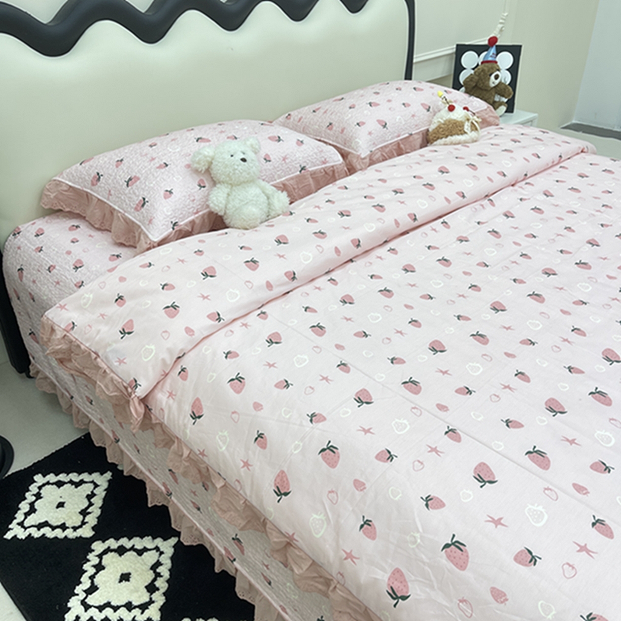 91家纺网 家纺一手货源 找家纺 禧瑞谷 2026新款法式纯棉床盖韩版花边床盖三件套四件套 粉底草莓