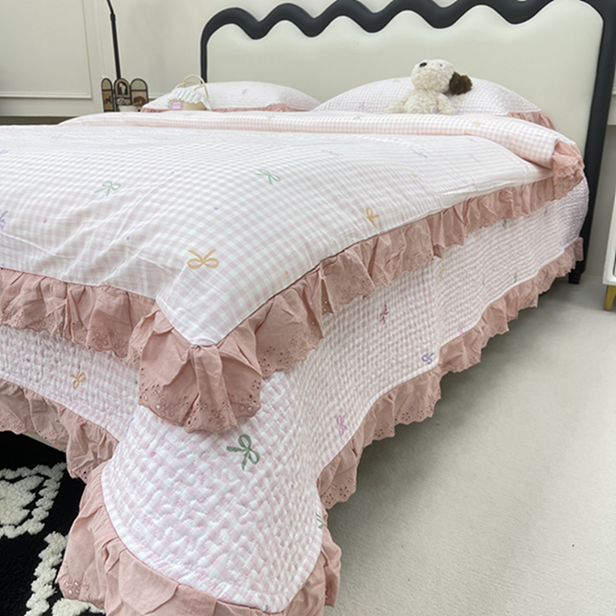91家纺网 家纺一手货源 找家纺 禧瑞谷 2026新款法式纯棉床盖韩版花边床盖三件套四件套 粉格子蝴蝶结