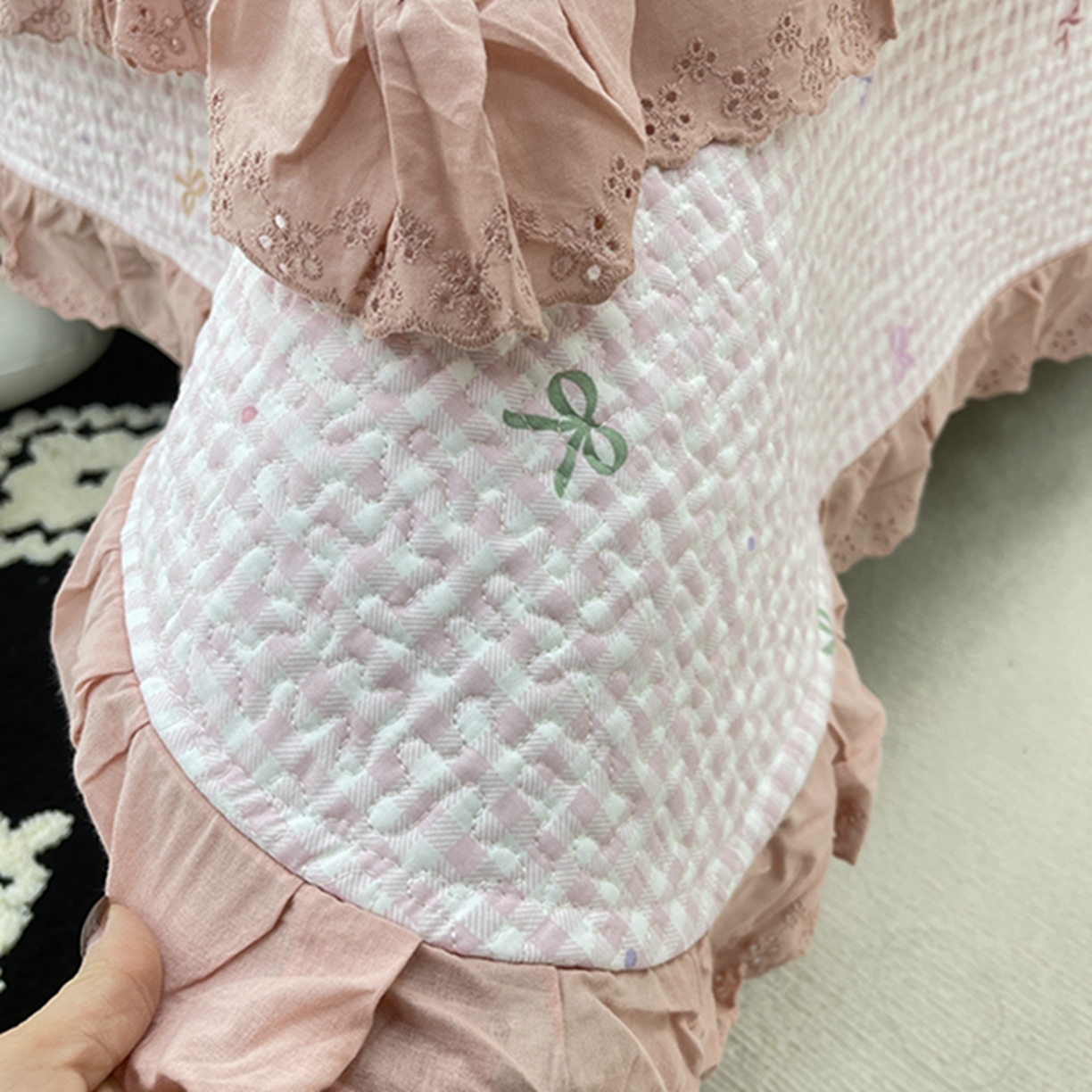 91家纺网 家纺一手货源 找家纺 禧瑞谷 2026新款法式纯棉床盖韩版花边床盖三件套四件套 粉格子蝴蝶结