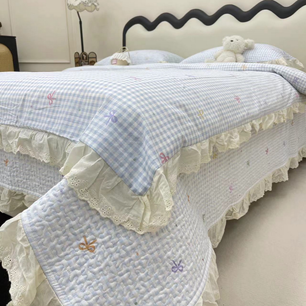 91家纺网 家纺一手货源 找家纺 禧瑞谷 2026新款法式纯棉床盖韩版花边床盖三件套四件套 格子蝴蝶结蓝色