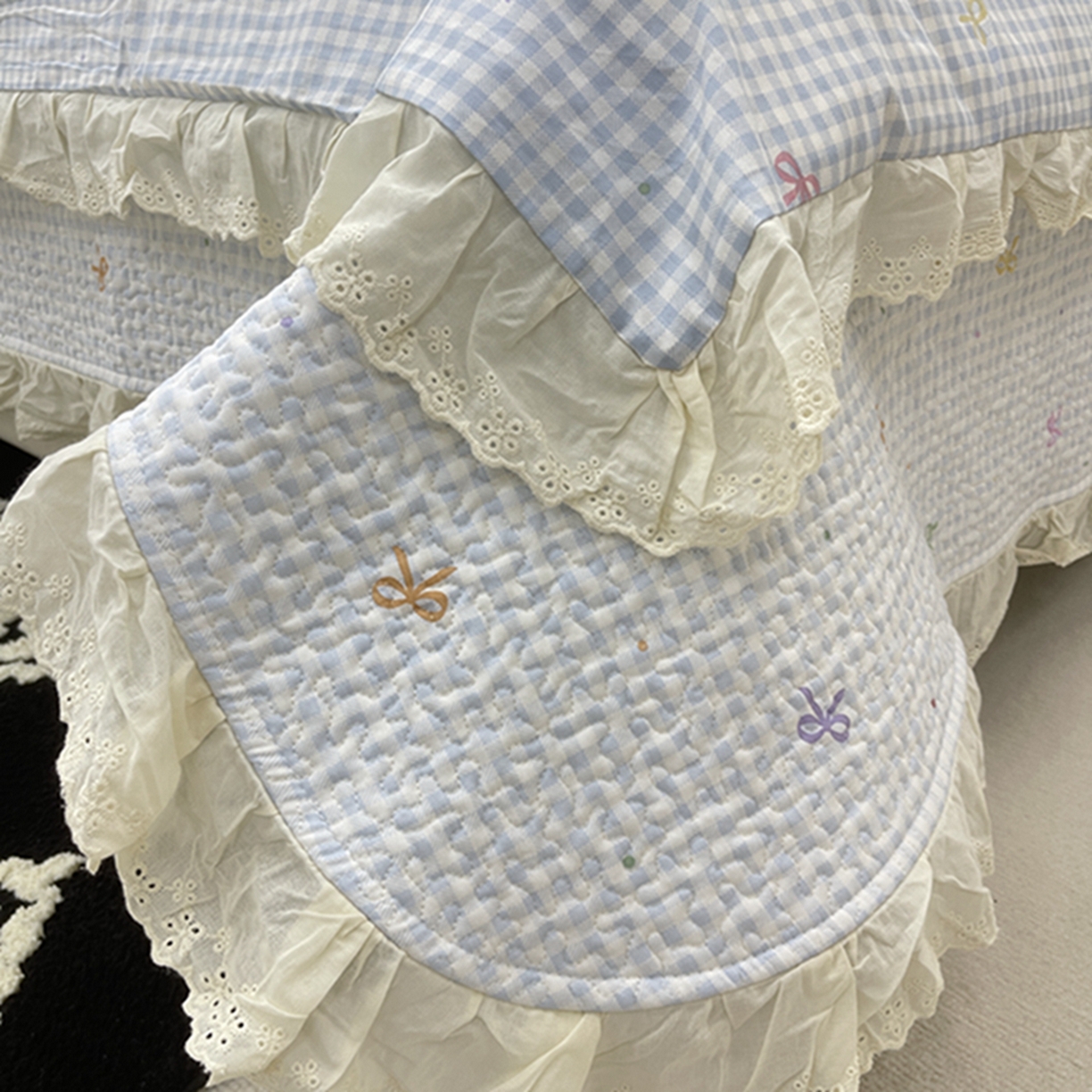 91家纺网 家纺一手货源 找家纺 禧瑞谷 2026新款法式纯棉床盖韩版花边床盖三件套四件套 格子蝴蝶结蓝色