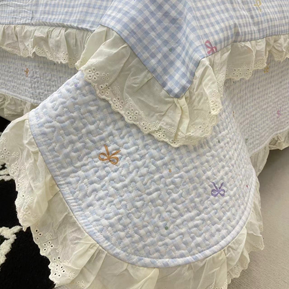 91家纺网 家纺一手货源 找家纺 禧瑞谷 2026新款法式纯棉床盖韩版花边床盖三件套四件套 格子蝴蝶结蓝色