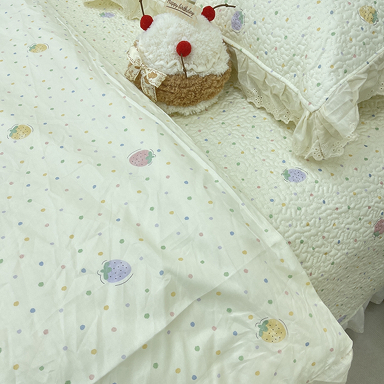 91家纺网 家纺一手货源 找家纺 禧瑞谷 2026新款法式纯棉床盖韩版花边床盖三件套四件套 莓果点点