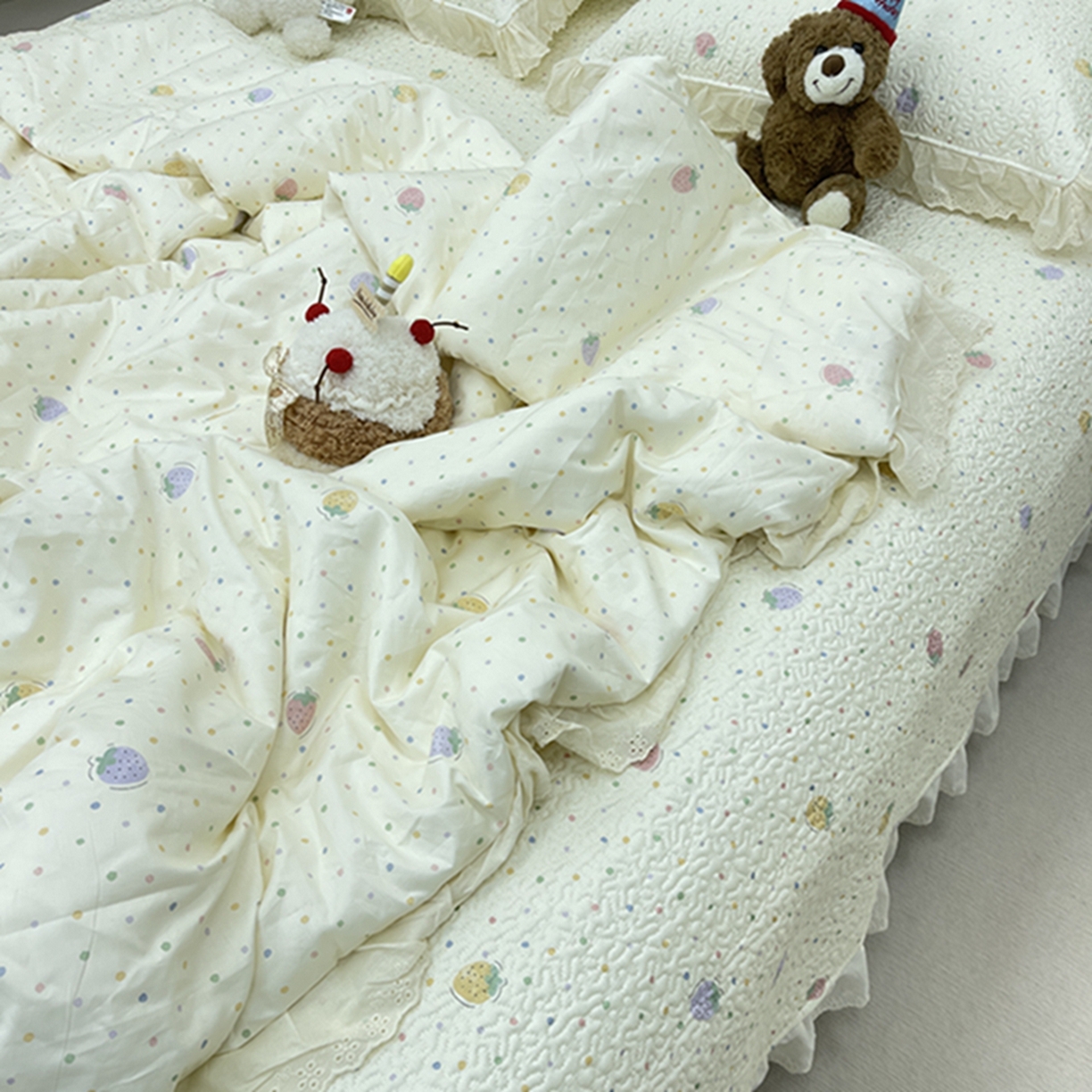 91家纺网 家纺一手货源 找家纺 禧瑞谷 2026新款法式纯棉床盖韩版花边床盖三件套四件套 莓果点点