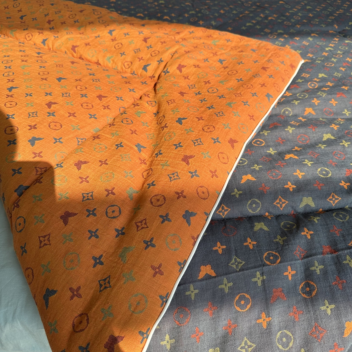 91家纺网 家纺一手货源 找家纺 睡棉坊 2026新款全棉色织提花双层纱夏被夏凉被空调被 絮语朦胧