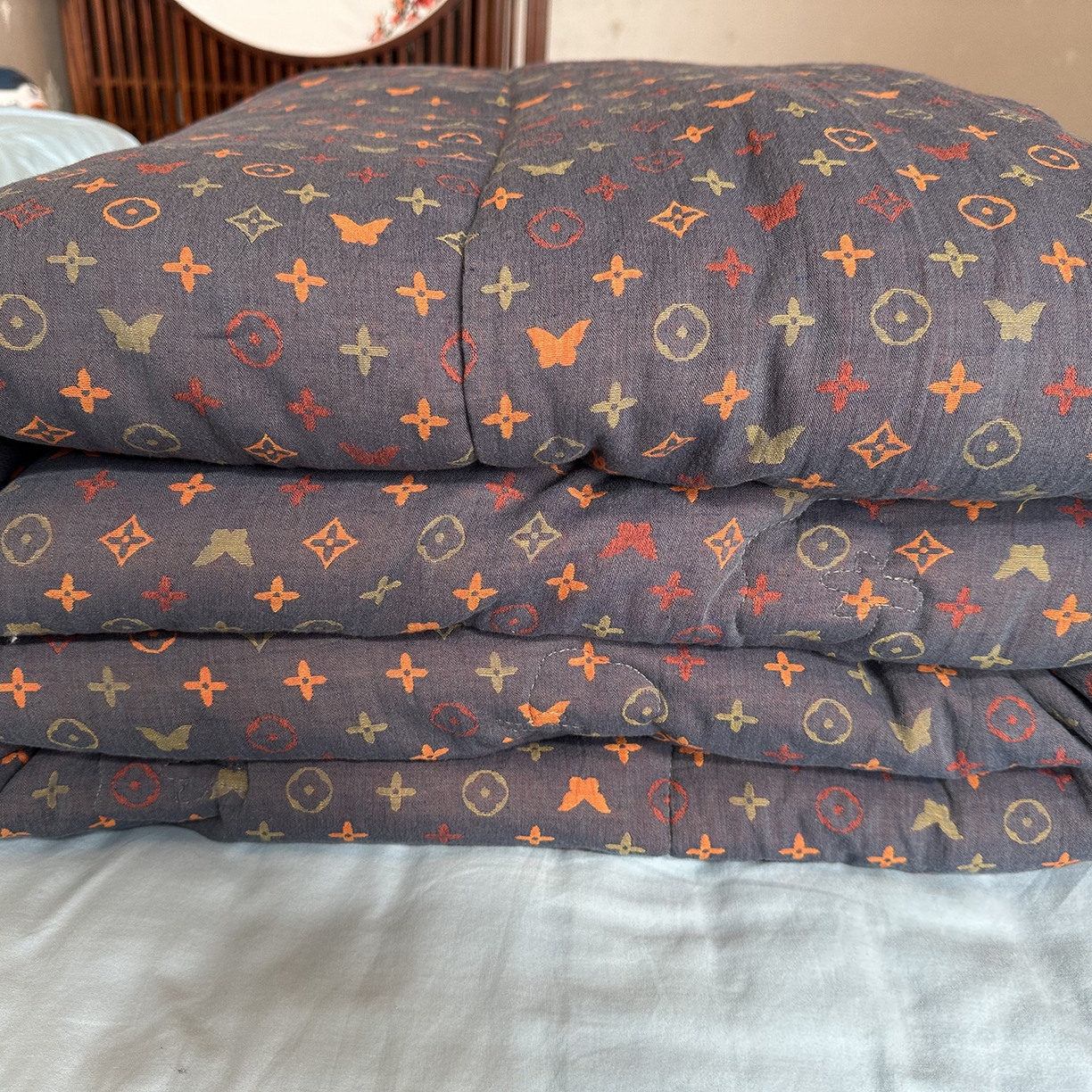 91家纺网 家纺一手货源 找家纺 睡棉坊 2026新款全棉色织提花双层纱夏被夏凉被空调被 絮语朦胧