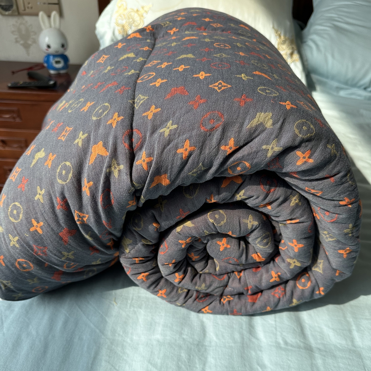 91家纺网 家纺一手货源 找家纺 睡棉坊 2026新款全棉色织提花双层纱夏被夏凉被空调被 絮语朦胧