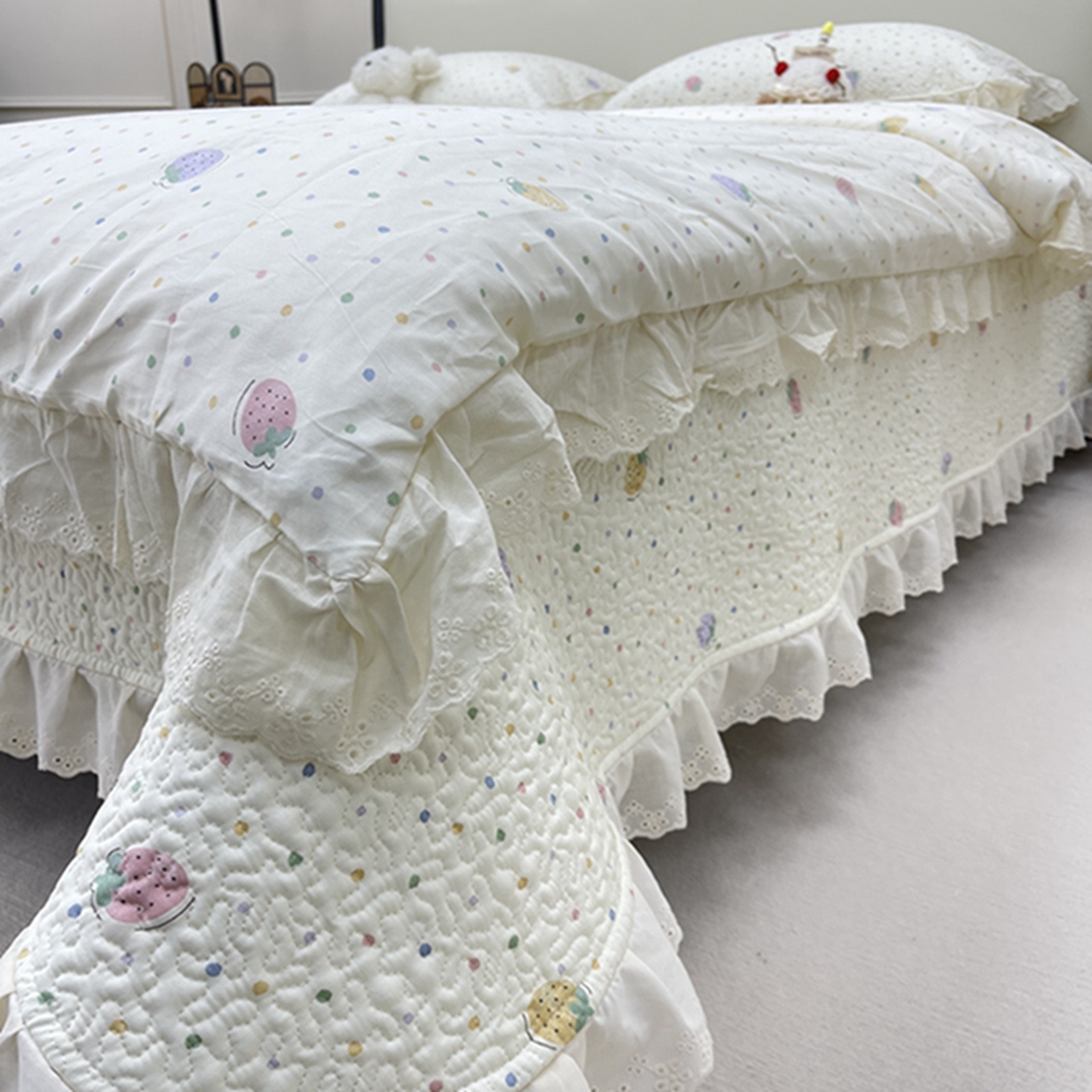 91家纺网 家纺一手货源 找家纺 禧瑞谷 2026新款法式纯棉床盖韩版花边床盖三件套四件套 莓果点点