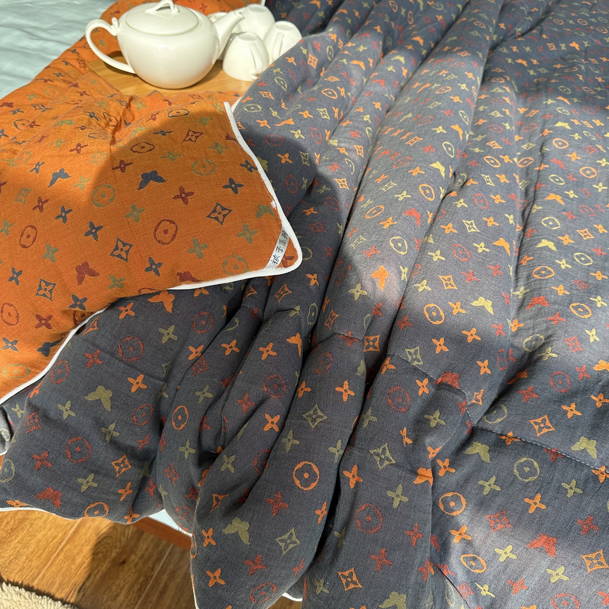 91家纺网 家纺一手货源 找家纺 睡棉坊 2026新款全棉色织提花双层纱夏被夏凉被空调被 絮语朦胧