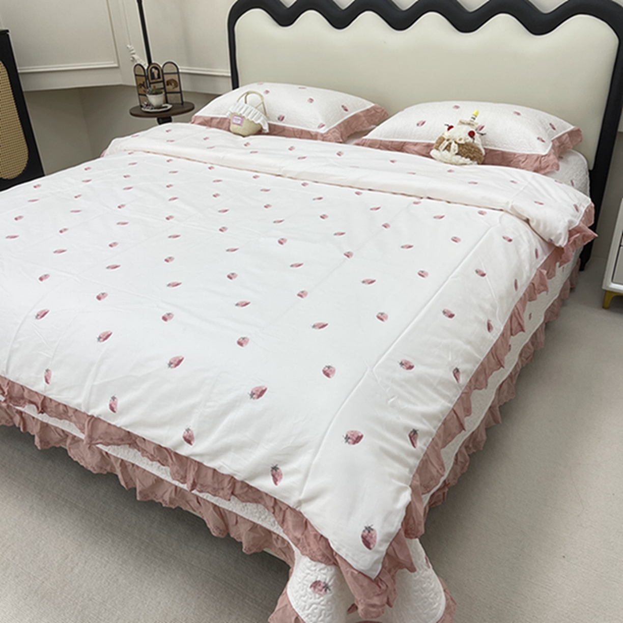 91家纺网 家纺一手货源 找家纺 禧瑞谷 2026新款法式纯棉床盖韩版花边床盖三件套四件套 奶油草莓