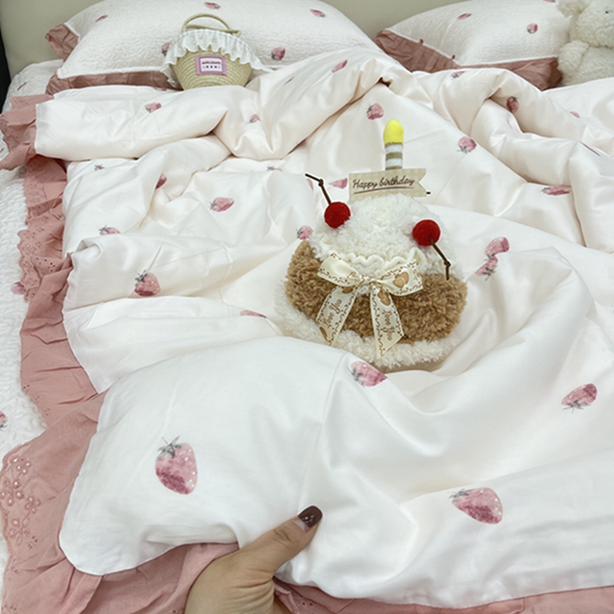 91家纺网 家纺一手货源 找家纺 禧瑞谷 2026新款法式纯棉床盖韩版花边床盖三件套四件套 奶油草莓