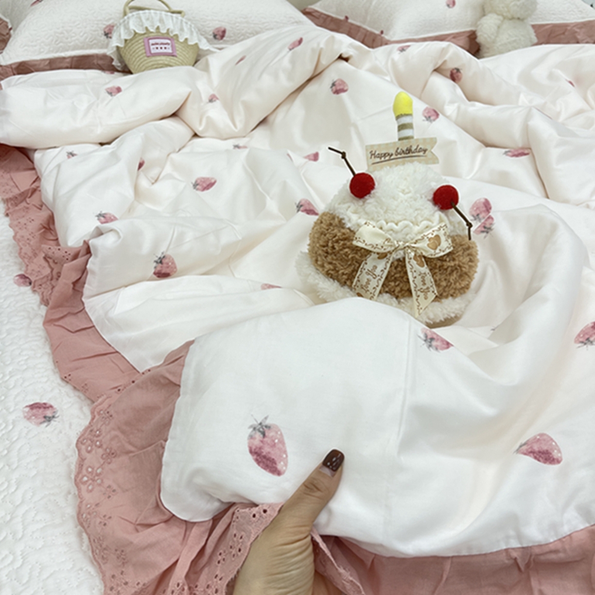 91家纺网 家纺一手货源 找家纺 禧瑞谷 2026新款法式纯棉床盖韩版花边床盖三件套四件套 奶油草莓