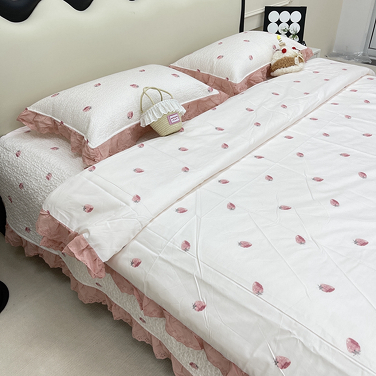 91家纺网 家纺一手货源 找家纺 禧瑞谷 2026新款法式纯棉床盖韩版花边床盖三件套四件套 奶油草莓