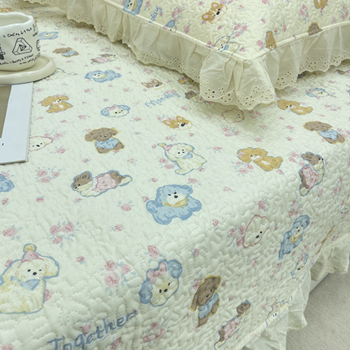 91家纺网 家纺一手货源 找家纺 禧瑞谷 2026新款法式纯棉床盖韩版花边床盖三件套四件套 奶油小狗