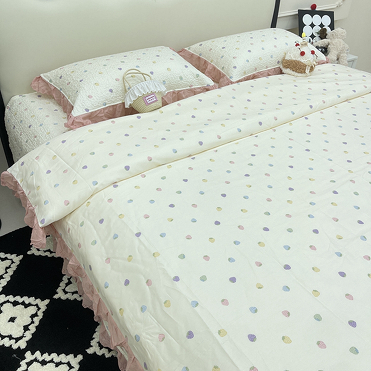 91家纺网 家纺一手货源 找家纺 禧瑞谷 2026新款法式纯棉床盖韩版花边床盖三件套四件套 七彩草莓