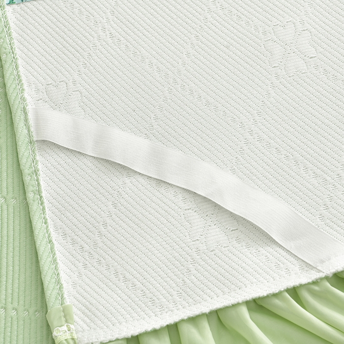 91家纺网 家纺一手货源 找家纺 畅畅家纺 2026春夏新款聚乙烯中分子凉感冰感凉豆豆凉席席子床裙三件套幸运草 幸运草-绿